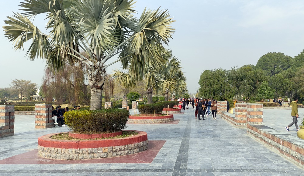 Lake View Park & Bird’s Aviary