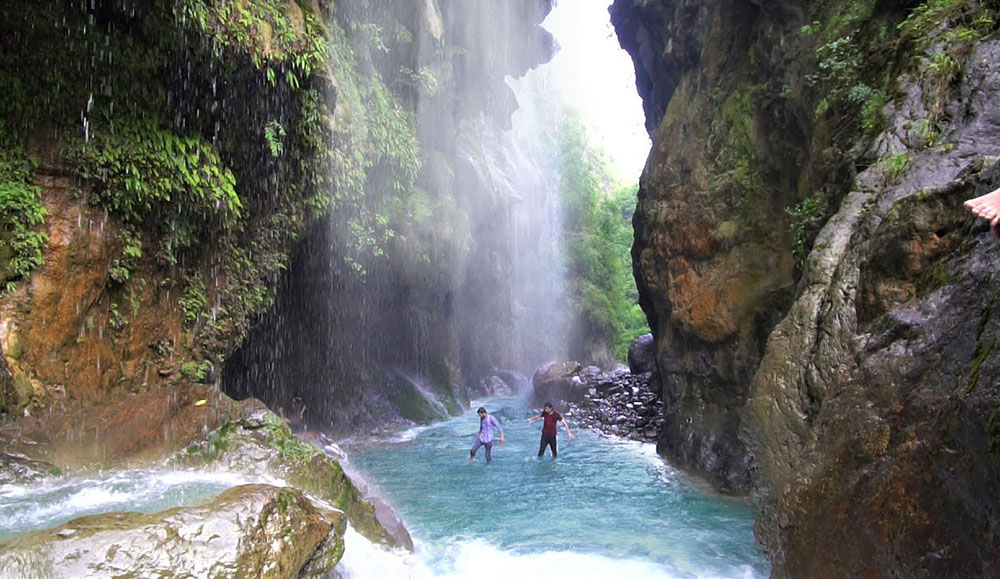 Day Excursion Itinerary: Umbrella Waterfall from Islamabad