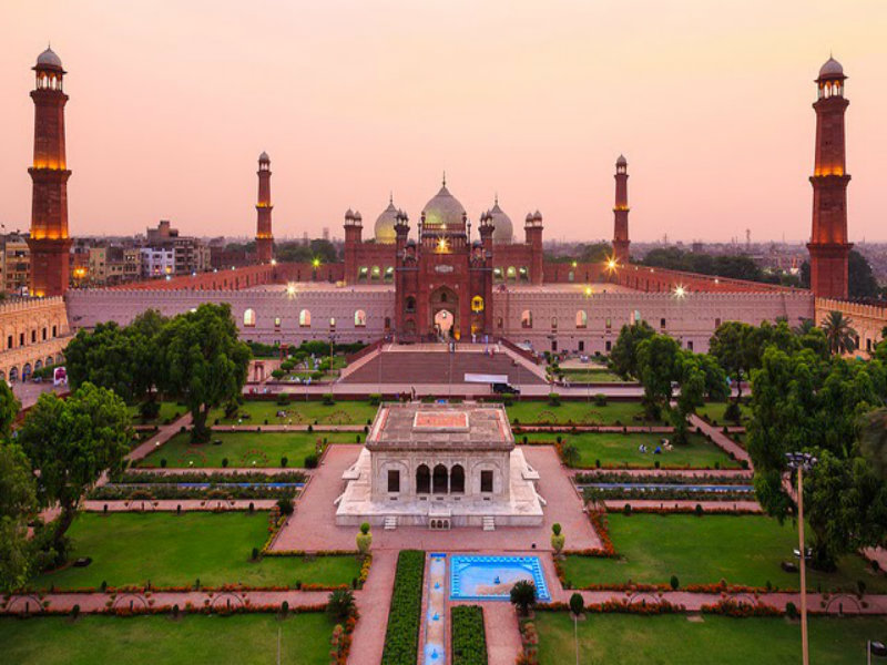 2. Badshahi Mosque